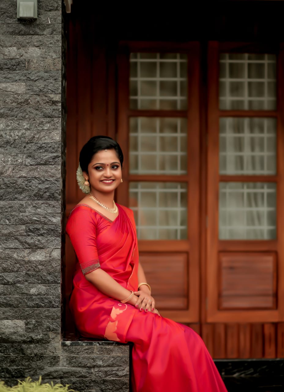 LUSH BEAUTY CARE AND MAKEUP STUDIO KOTTAYAM
